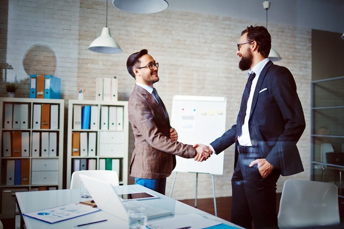 How to Create a Strong First Impression as a Leader